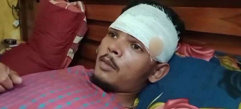 গান বাজিয়ে রিকশায় করে ছাত্রলীগ কর্মীকে মারধর ছাত্রদল কর্মীদের